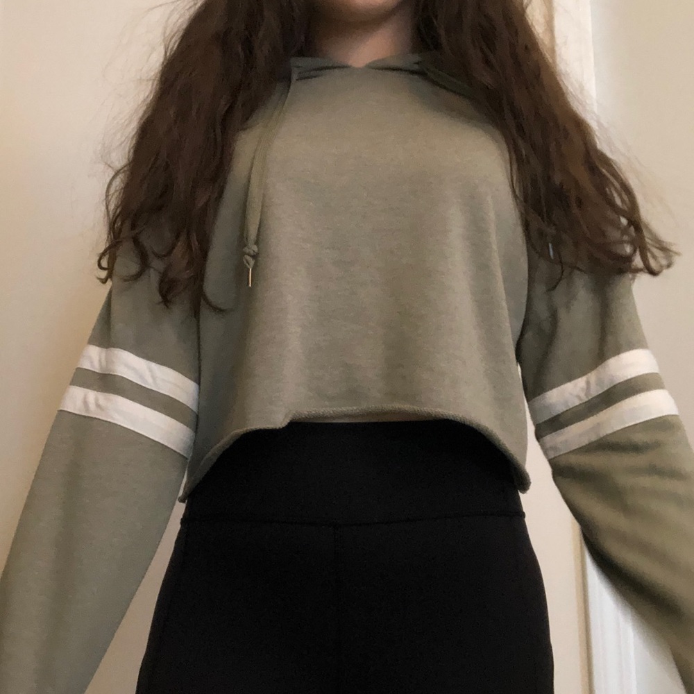 rue 21 olive green cropped sweater shirt